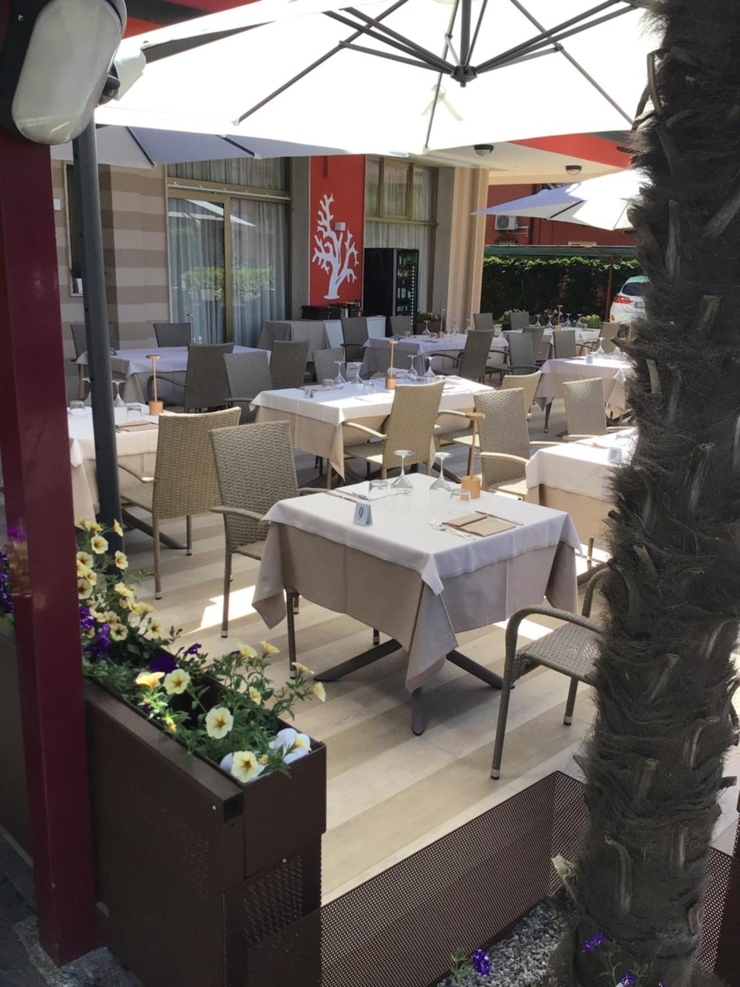 Hotel Corallo Ераклеа Маре Екстериор снимка